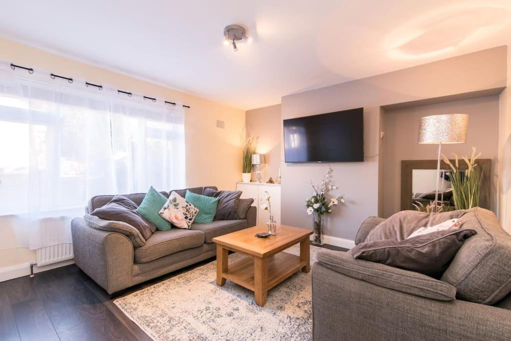 From - Peaceful, Cosy & Modern 2bed House * Nottingham