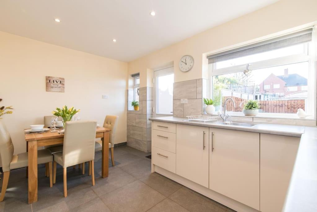 Holiday home From - Peaceful, Cosy & Modern 2bed House Nottingham