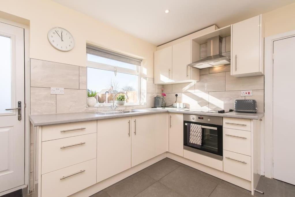 From - Peaceful, Cosy & Modern 2bed House Holiday home Nottingham
