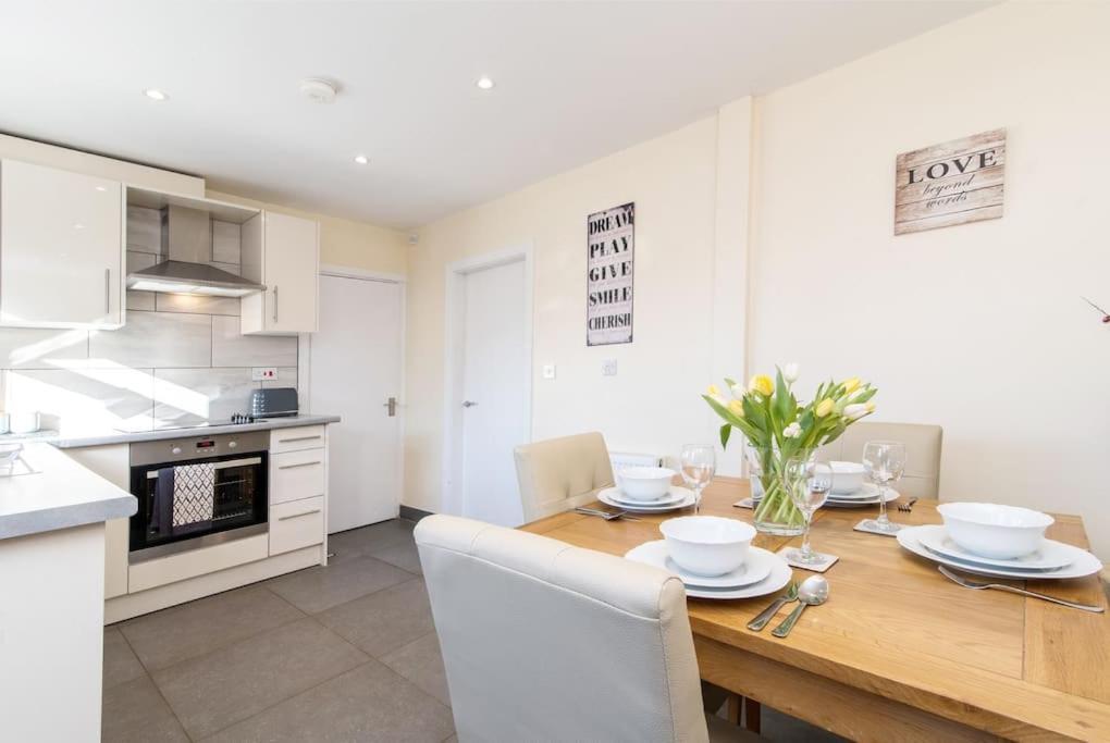 Holiday home From - Peaceful, Cosy & Modern 2bed House